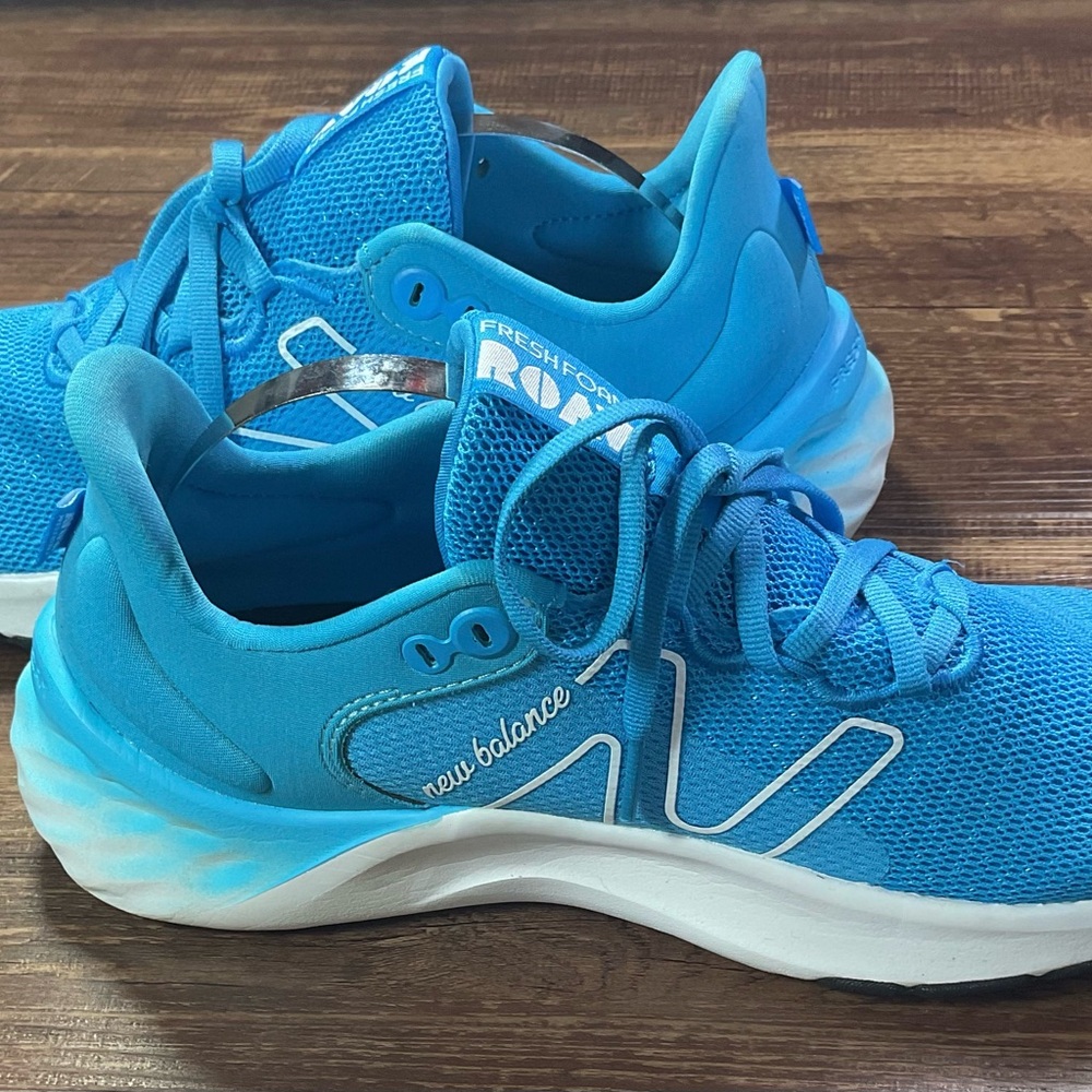 New Balance Fresh Foam ROAV V2 Running Shoes Womens 8 Blue Sneakers